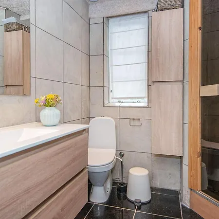 10 Person In Allingabro-by Traum *