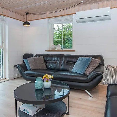 10 Person In Allingabro-by Traum Nørager