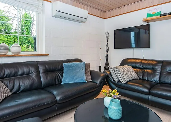 10 Person In Allingabro-by Traum * Norager
