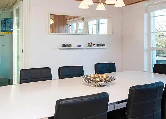 10 Person In Allingabro-by Traum Norager