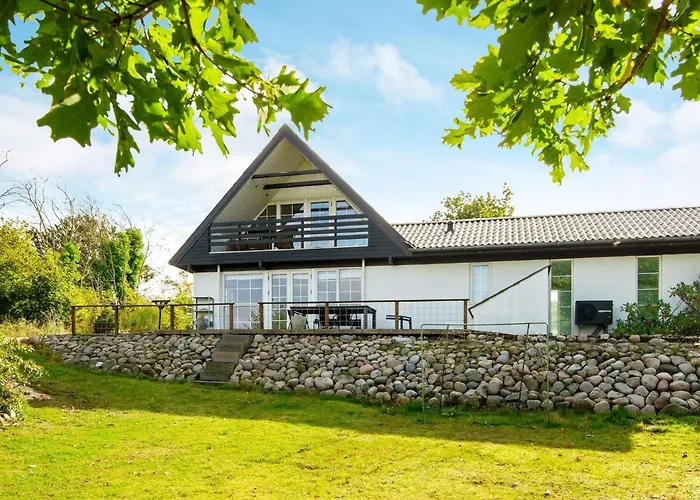 10 Person In Allingabro-by Traum Norager