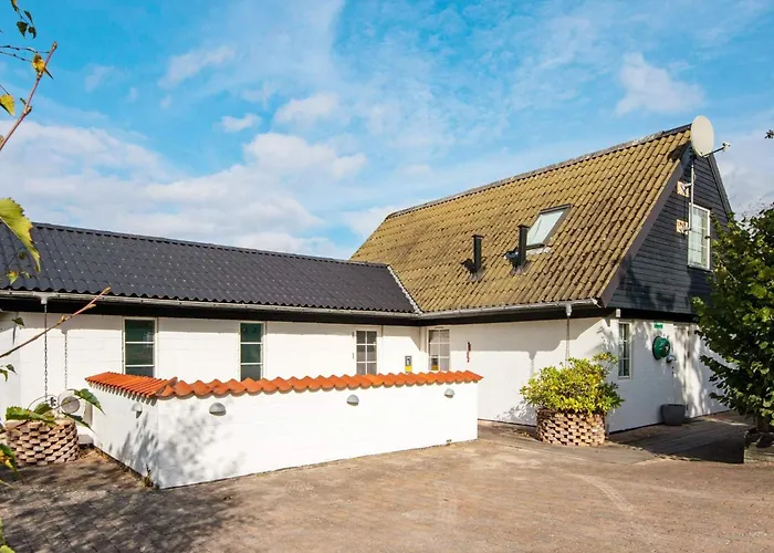 10 Person In Allingabro-by Traum * Norager